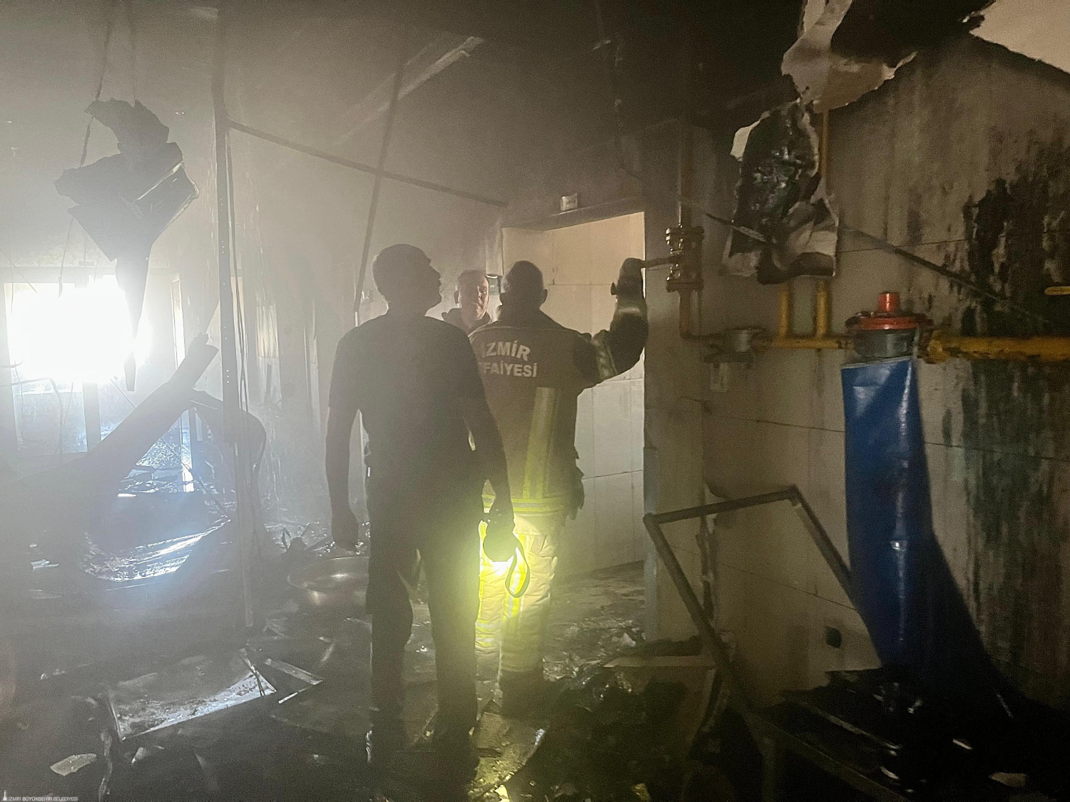 İzmir İtfaiyesi Torbalı’daki hastane yangınına müdahale etti